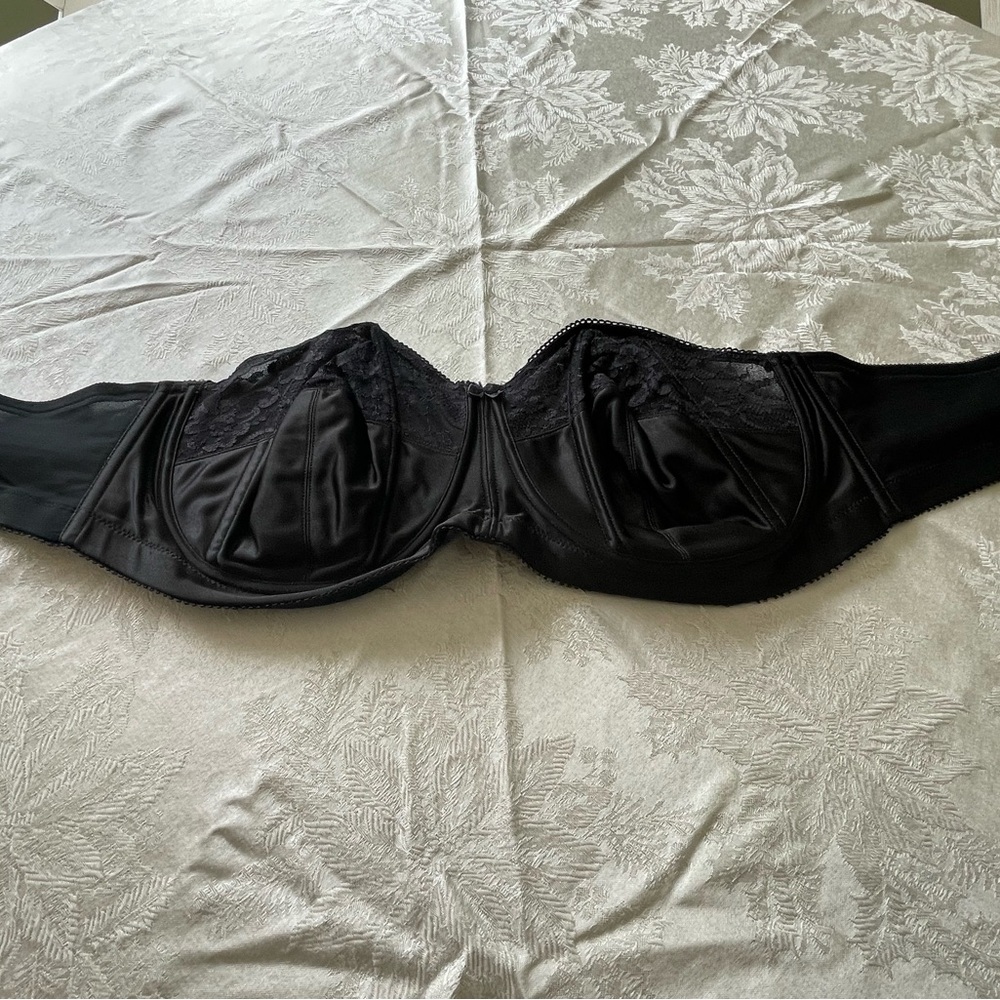 Goddess Black Underwire Strapless Bra With Boning.